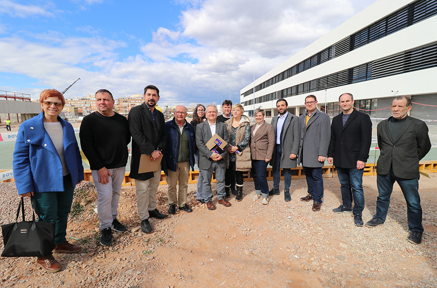 La consellera d'Educació, Cultura i Esport ha visitat les obres del nou IES Núm. 5 al costat de l'Equip de Govern Local