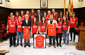 El Ayuntamiento de Sagunto recibe a las ‘guerreras’ del Balonmano Morvedre