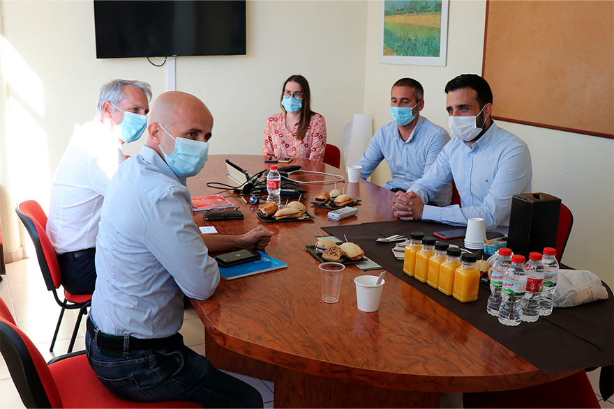 L'alcalde de Sagunt manté una reunió amb els responsables de la fàbrica de Pilkington