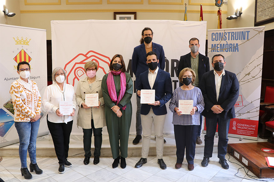 La Conselleria de Qualitat Democràtica homenatja quatre saguntins víctimes del nazisme amb els Taulells de la Memòria