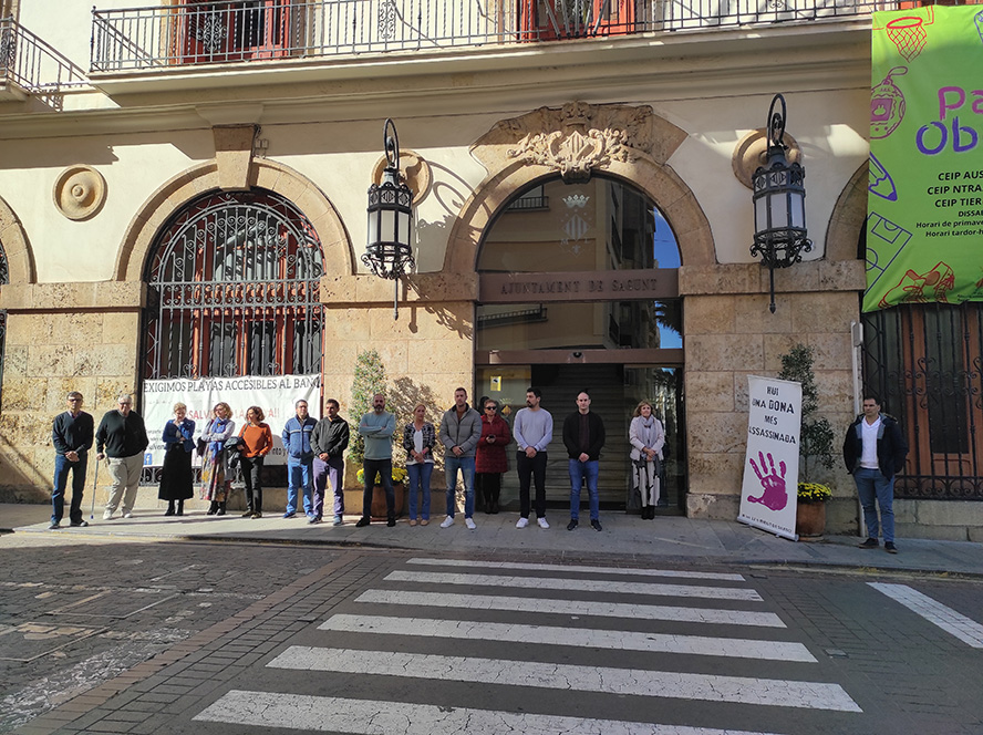 Sagunt guarda un minut de silenci en senyal de condemna i repulsa pel presumpte assassinat masclista a Getafe