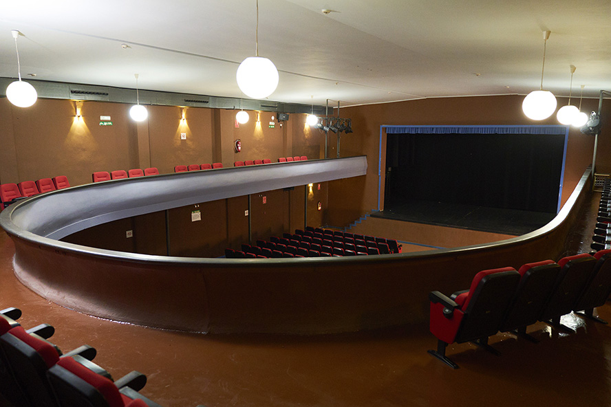 La compañía Teatre Micalet ofrece la obra de teatro 'Poseu-me les ulleres'