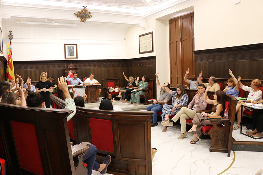 El Pleno aprueba una declaración institucional en apoyo al club de Pescadores AHM ante la denegación de licencias por motivos de edad