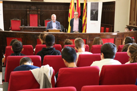 Los alumnos de sexto del colegio Vilamar del Puerto de Sagunto visitan el Ayuntamiento 