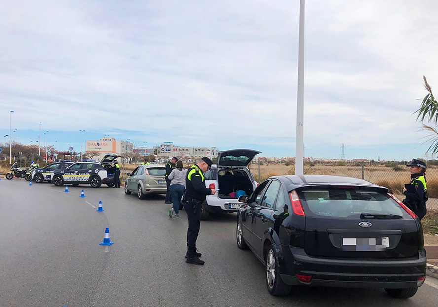 La Policía Local de Sagunto retira de la circulación un total de 402 vehículos durante el último año