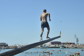 Las Fiestas Patronales de Puerto de Sagunto finalizan el 15 de agosto con las tradicionales cucañas 