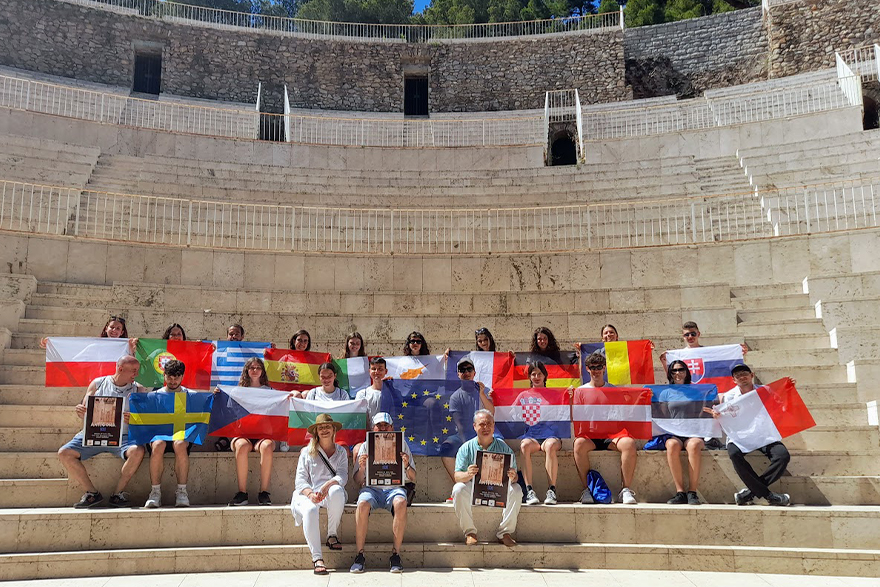 L'Acadèmia Aestiva Saguntina  porta enguany un nou projecte Erasmus a Sagunt amb el títol "Antígona Europea"