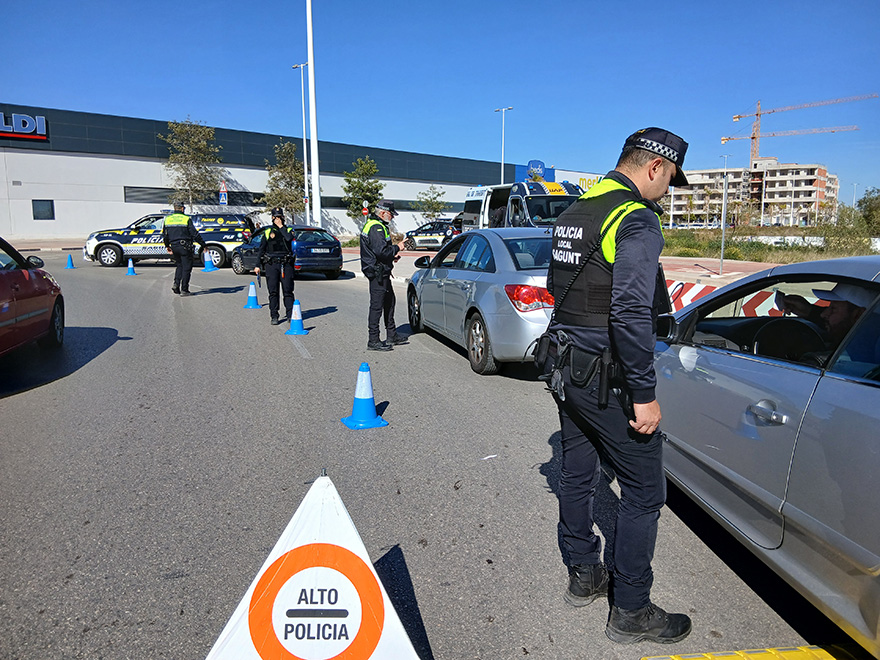 La Policía Local de Sagunto controlará esta semana el correcto uso de sistemas de retención infantil y del cinturón de seguridad