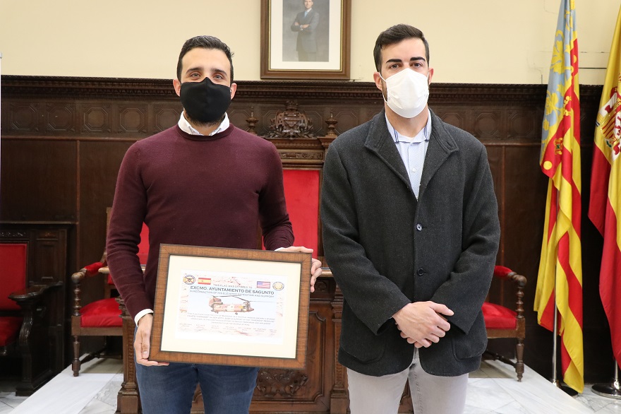 L'alcalde de Sagunt rep el sergent Aston Albiach Pi