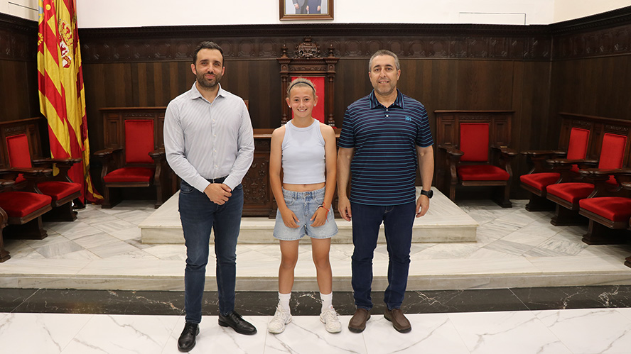 La futbolista Suhaila Pérez recibe el homenaje municipal por su rendimiento en el Campeonato de España de Selecciones Autonómicas sub-12 