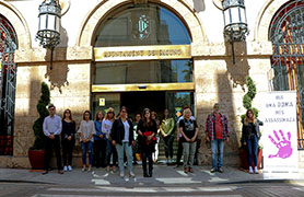  Sagunto guarda un minuto de silencio por el presunto asesinato machista ocurrido en Torre-Pacheco