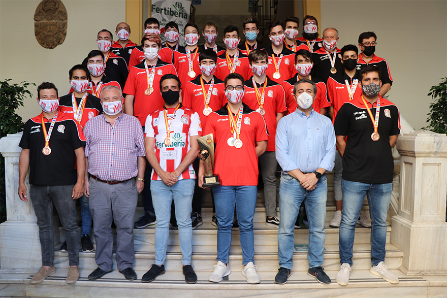  L'Ajuntament de Sagunt rep i honra el Cadet del Fertiberia BM Puerto Sagunto per la consecució del tercer lloc en el Campionat d'Espanya