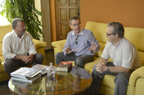 L'alcalde i el regidor de Cultura s'han reunit aquest matí amb l'escriptor Santiago Posteguillo 