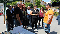 El alcalde de Sagunto visita el estand organizado por la Asociación de Personas Sordas de Sagunto y Camp de Morvedre