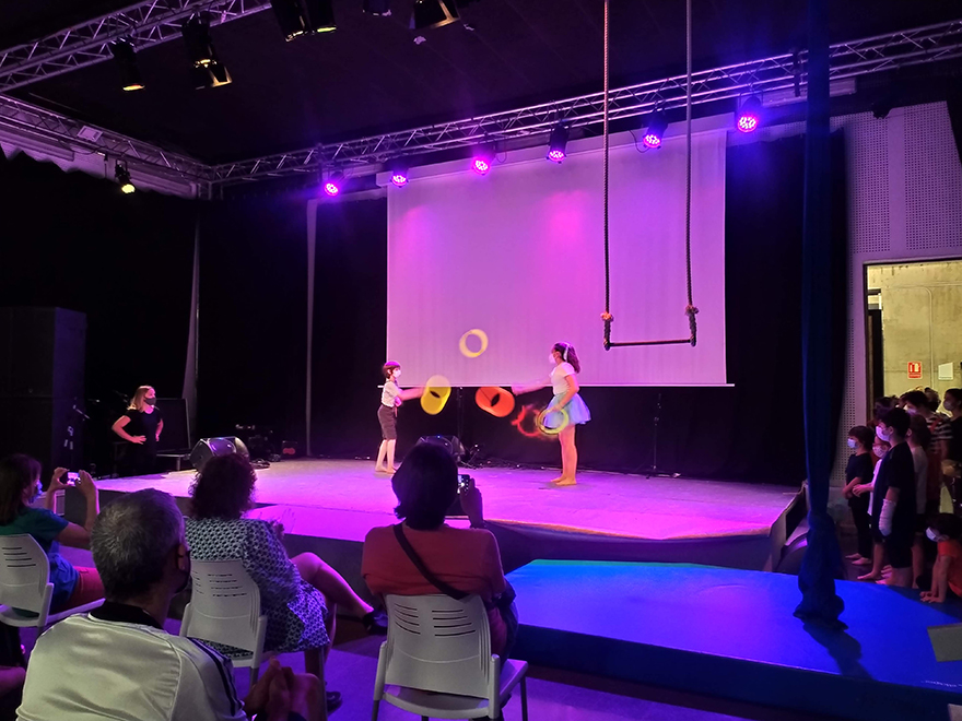 Gran èxit de participació en la festa de clausura del curs de les Escoles Creatives de Joventut i Infància