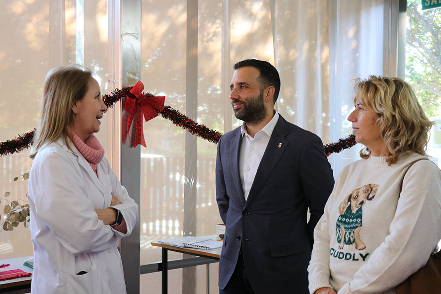 Las residencias y los Centros de Envejecimiento Activo del municipio reciben la visita del alcalde y la concejala de Servicios Sociales