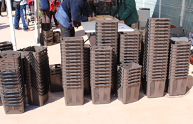 Sagunto vuelve a repartir cubos marrones para el reciclaje de la basura orgánica