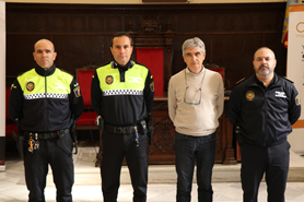 La Policía Local de Sagunto cambia el uniforme amarillo por otro azul oscuro 