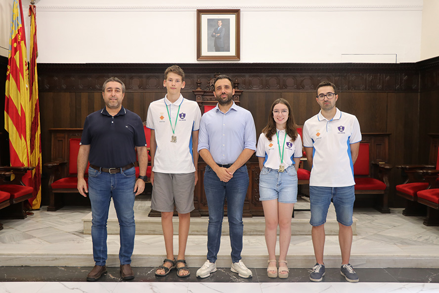 Leyre Roldán i Mikhail Sheinkman reben un reconeixement municipal pel Campionat d'Espanya Escolar d'Escacs de Seleccions Autonòmiques