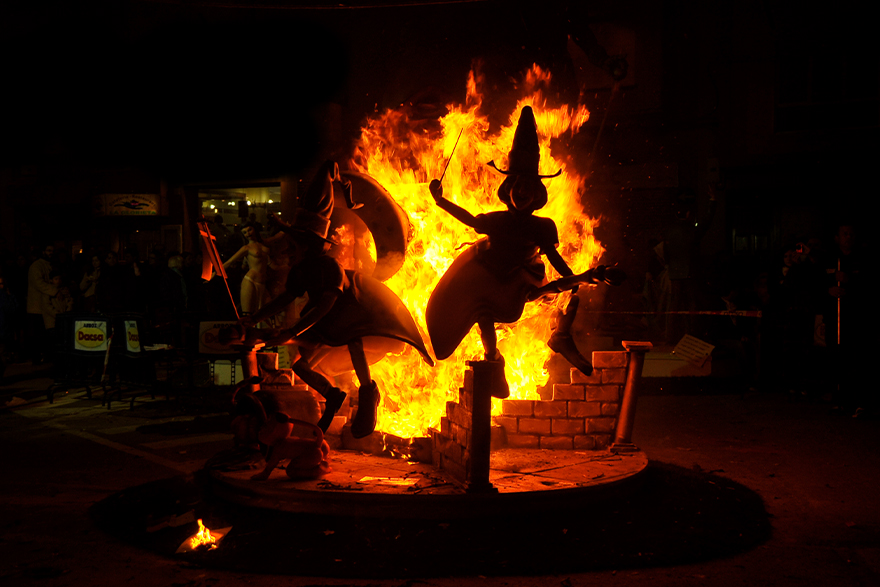 Bombers organitza un operatiu especial per a la 'Nit de la Cremà' amb sis dotacions