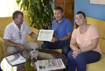 L'alcalde i la regidora d'Esports reben Antonio Comeche