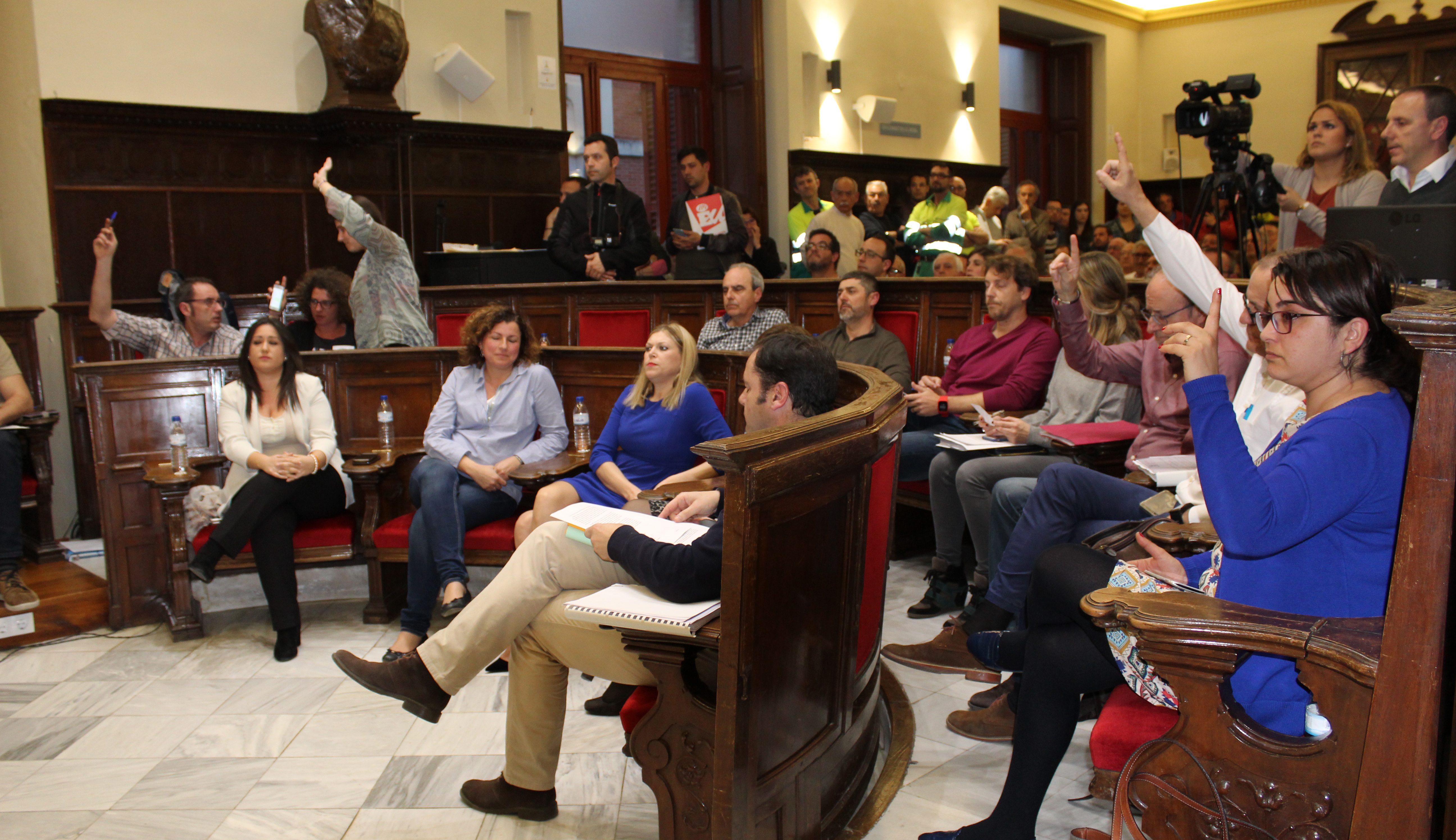 El Pleno no aprueba la emisión del dictamen municipal desfavorable al borrador del pliego de condiciones particulares remitido por la Conselleria de Medio Ambiente