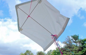 Educació encoratja els xicotets a realitzar milotxes per a penjar-les en les finestres i balcons per Pasqua