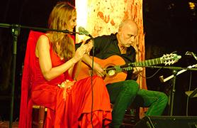 El Off Romà acoge el espectáculo de música y poesía “Con dos coplas de más” en el Casino Viejo