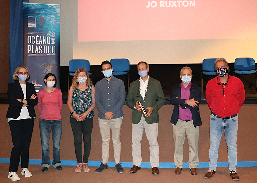 Sensibilitzar i conscienciar sobre la cura dels oceans ha sigut el principal eix de la conferència impartida per Jo Ruxton