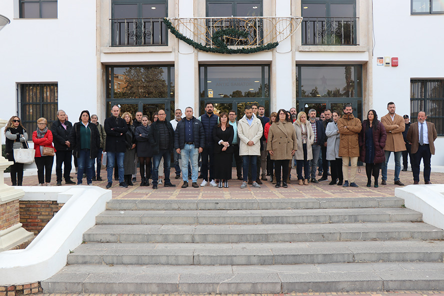 Sagunt guarda un minut de silenci en senyal de condemna i repulsa pel presumpte assassinat masclista a la Corunya