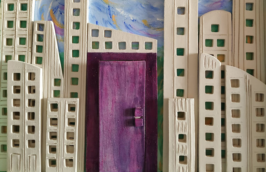 La Tira de Dones exposa la mostra pictòrica ‘La puerta violeta’ a la Casa Municipal de Cultura