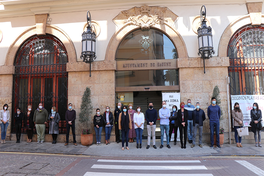 Sagunt guarda un minut de silenci en senyal de condemna i repulsa pel presumpte assassinat masclista ocorregut a Manresa