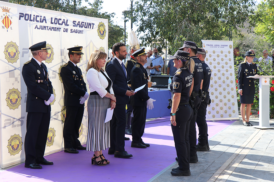 La Policia Local de Sagunt reconeix la labor de 18 membres del cos i un civil