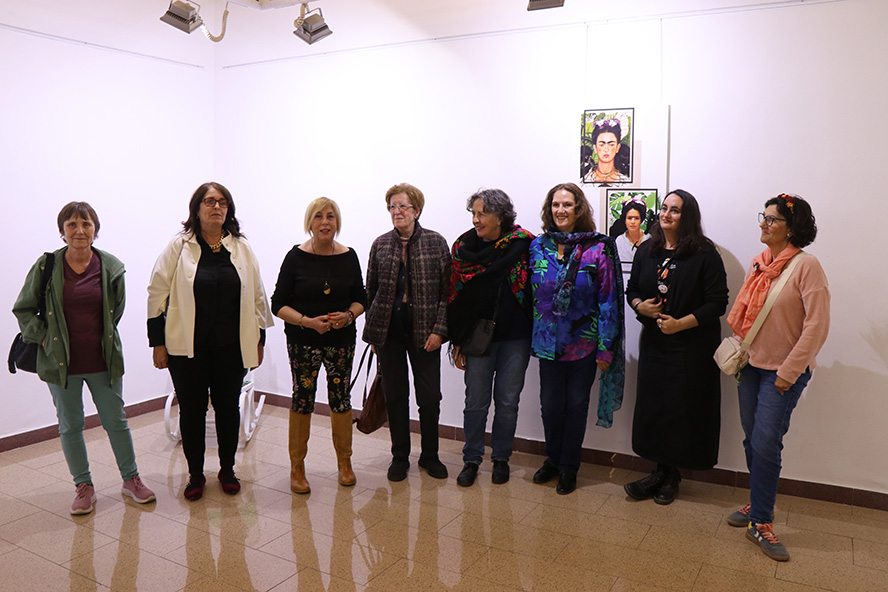 La exposición "La Tira de Dones amb Frida Kahlo" ya se puede visitar en la Casa Municipal de Cultura