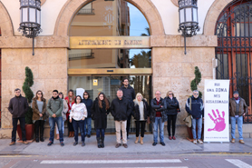 Sagunto guarda un minuto de silencio por el presunto asesinato machista ocurrido en Sevilla