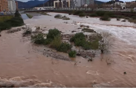 La Policía Local atiende numerosas llamadas por problemas ocasionados por las intensas lluvias