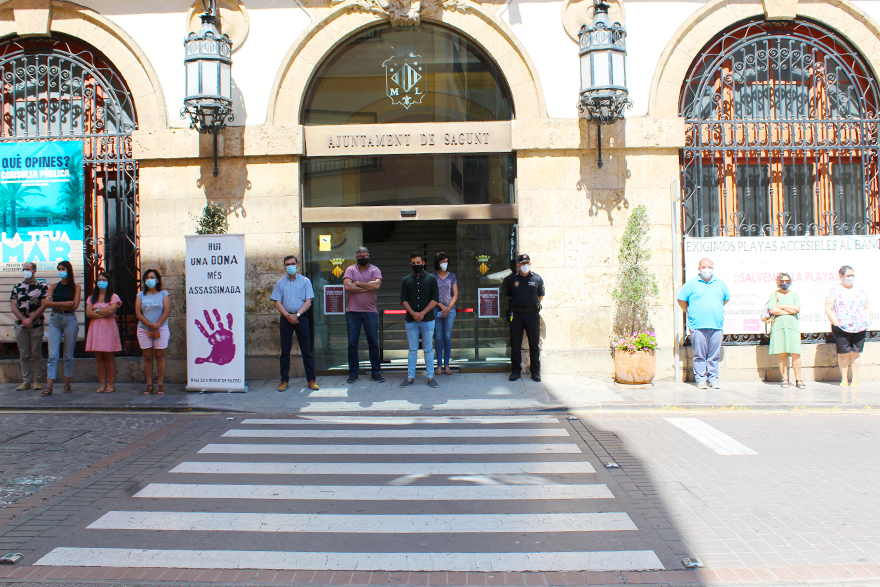 Sagunt guarda un minut de silenci en senyal de condemna i repulsa pel presumpte assassinat masclista perpetrat a Almeria