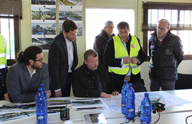 La corporació de Sagunt visita les obres de Vidanova Parc, que obrirà la seua primera tenda abans d'estiu