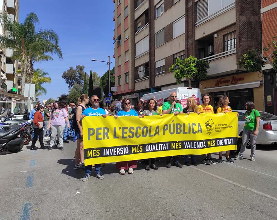 La comunidad educativa de Sagunto se manifiesta contra las nuevas leyes educativas