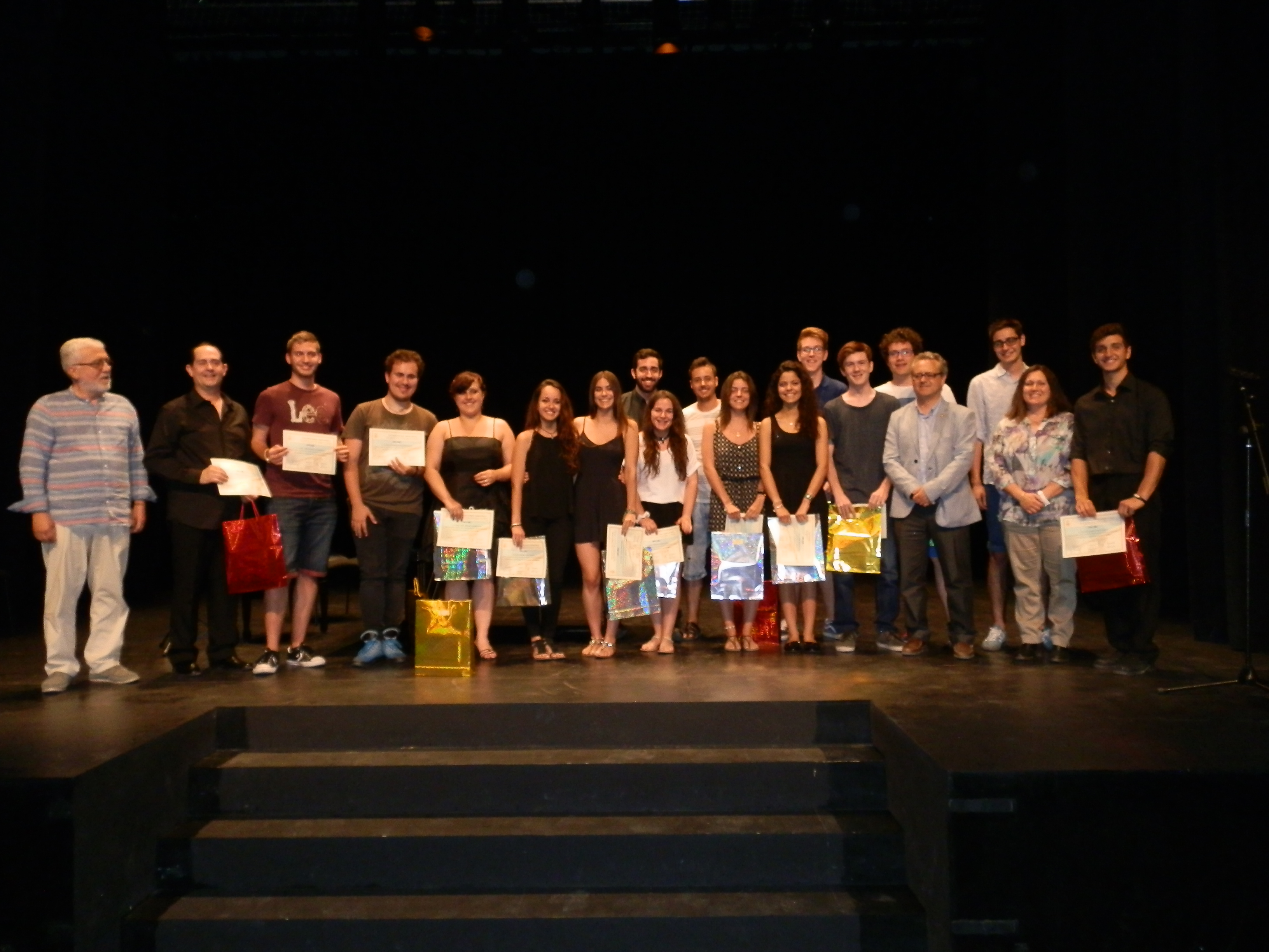 Los estudiantes que han finalizado el Conservatorio Profesional de Música Joaquín Rodrigo del Ayuntamiento de Sagunto ya han recibido sus diplomas 