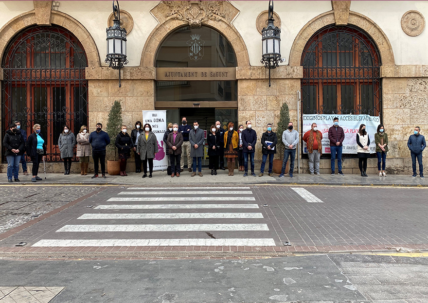 Sagunt guarda un minut de silenci en senyal de condemna i repulsa pel presumpte assassinat masclista ocorregut a Torrejón de Ardoz