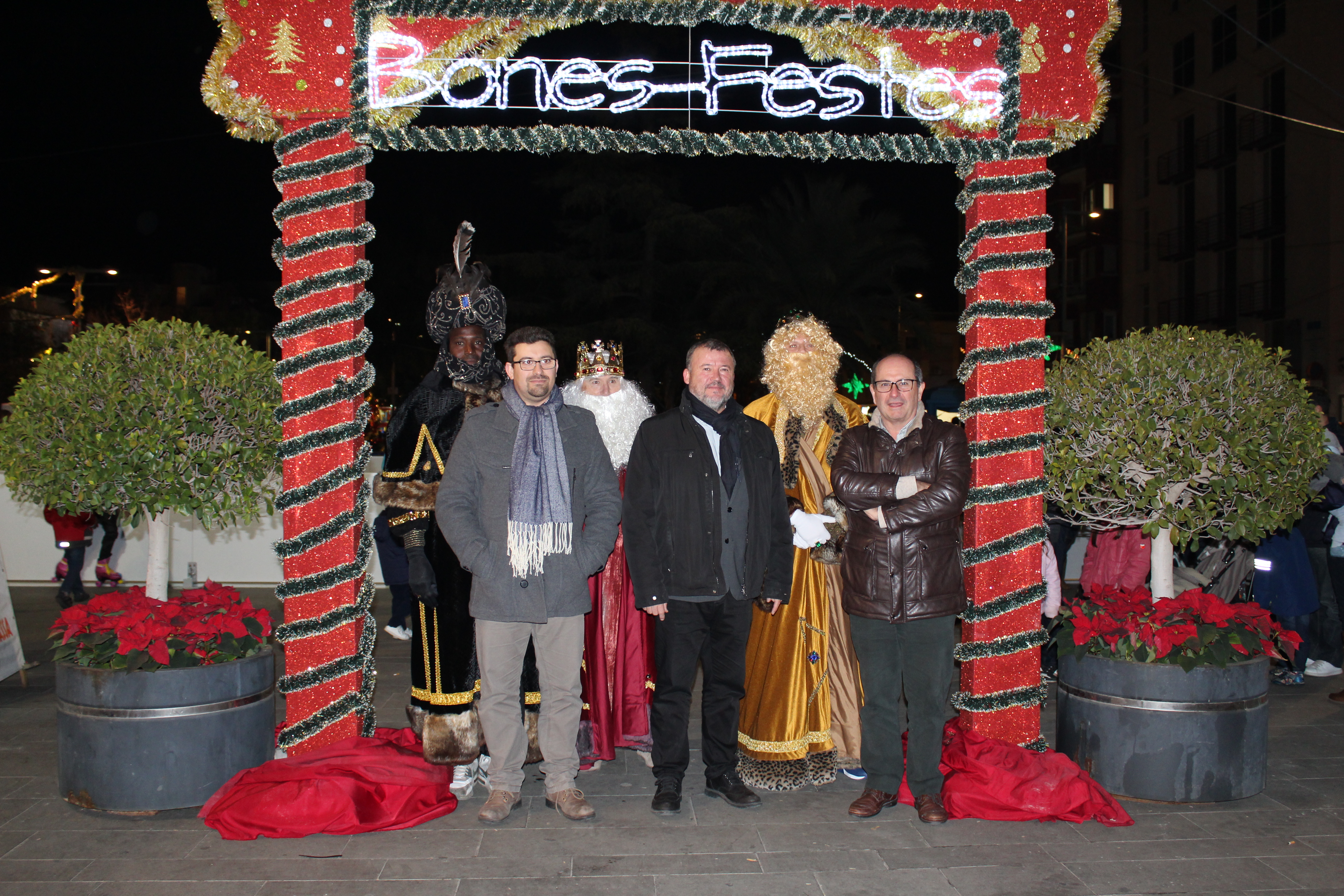 El Ayuntamiento de Sagunto inaugura el Mercado de Reyes en Cronista Chabret