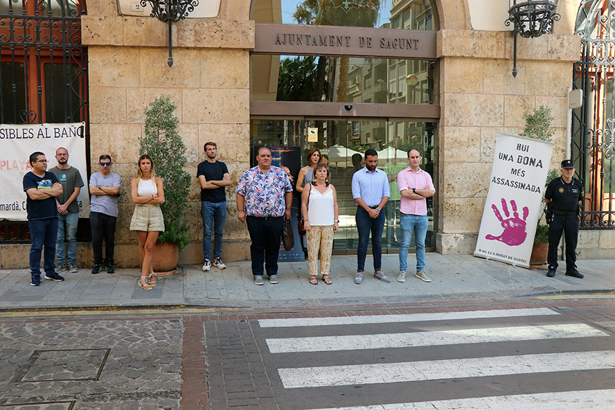 Sagunt guarda un minut de silenci en senyal de condemna i repulsa pel presumpte assassinat masclista a Moratalaz (Madrid)