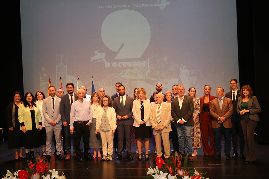 L'Ajuntament de Sagunt entrega les Medalles de la Ciutat en l'acte institucional pel 9 d'Octubre