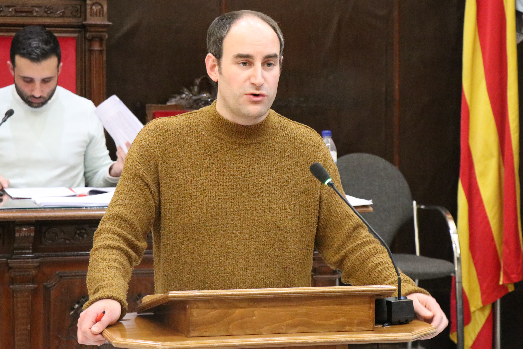 El Ple sol·licita el pagament de taxes d'expedició de documents per mitjans telemàtics en les dependències de la Policia Nacional