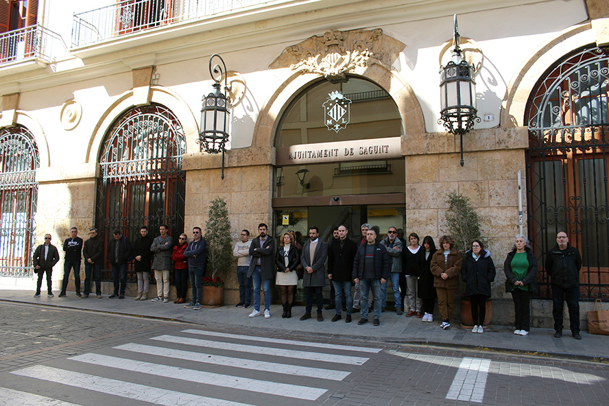 L'Ajuntament de Sagunt ha guardat un minut de silenci en memòria de les 193 víctimes de l’11M