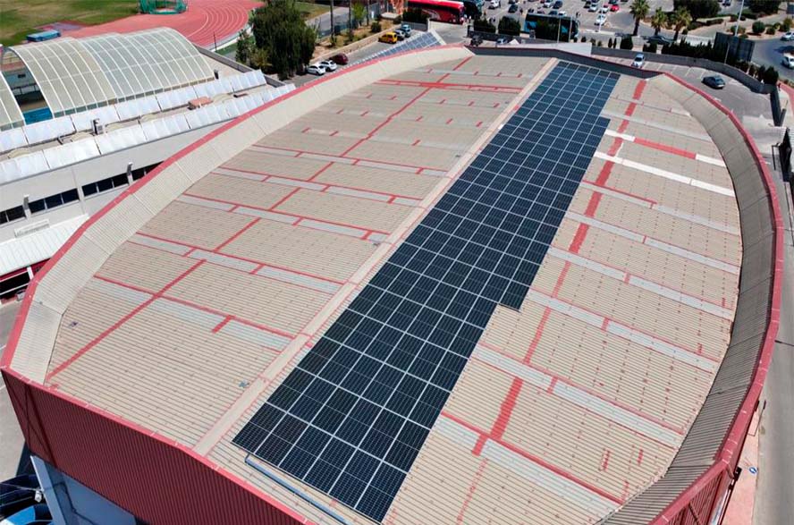 Sagunt instal·la 200 panells fotovoltaics en el pavelló del Poliesportiu Municipal
