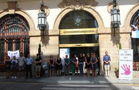 Sagunto guarda un minuto de silencio por los presuntos asesinatos machistas ocurridos en La Orotava y A Coruña