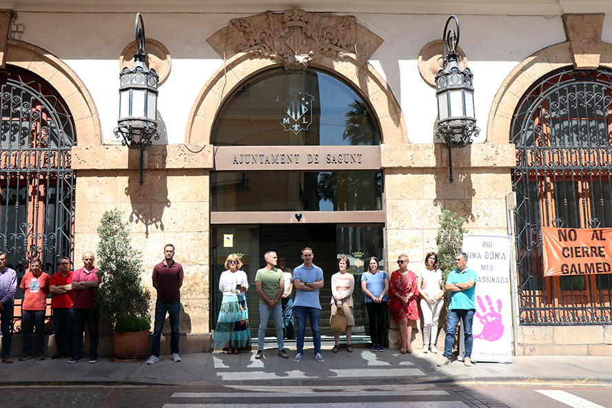 Sagunt guarda un minut de silenci en senyal de condemna i repulsa pel presumpte assassinat masclista a Barcelona