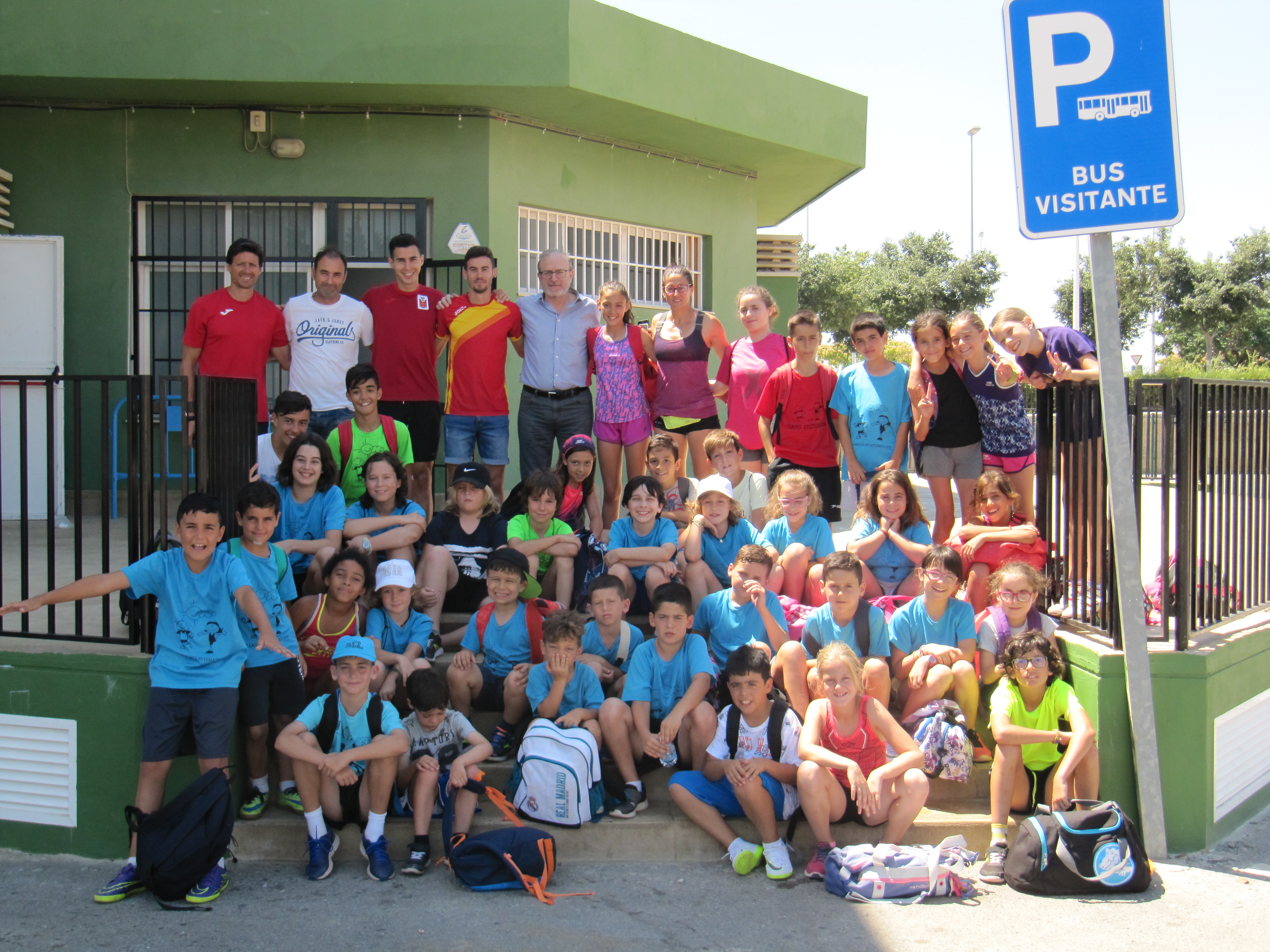 Los atletas Eric Peñalver y Víctor Ruiz visitan el Campus de Atletismo